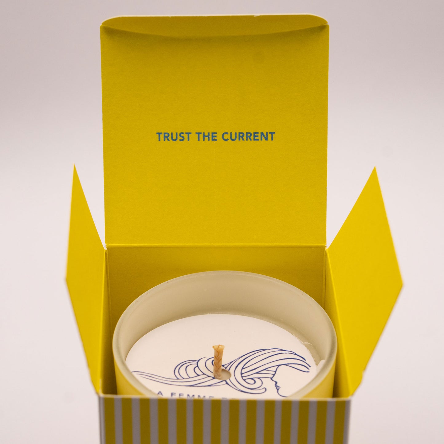 BEACH CANDLE "Trust the current"